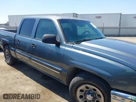 2006 Chevrolet Silverado 1500 LT2 z VIN 2GCEC13TX61157587, wystawiony jako IAAI lot #42217816 z przebiegiem 231 426 mil mil oraz . Historia ofert i sprzedaży dostępna na DreamBid. Obrazek 13.