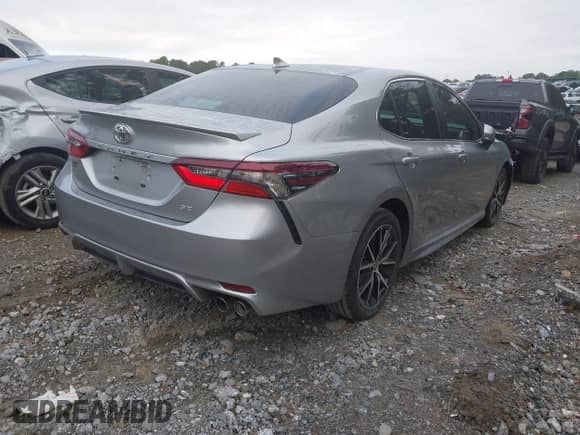 2023 Toyota Camry SE z VIN 4T1G11AK2PU829555, wystawiony jako IAAI lot #43047642 z przebiegiem 25 983 mil mil oraz . Historia ofert i sprzedaży dostępna na DreamBid. Obrazek 4.