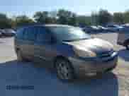 2004 Toyota Sienna XLE z VIN 5TDZA22C24S216460, wystawiony jako IAAI lot #43482595 z przebiegiem 289 353 mil mil oraz . Historia ofert i sprzedaży dostępna na DreamBid. Obrazek 1.