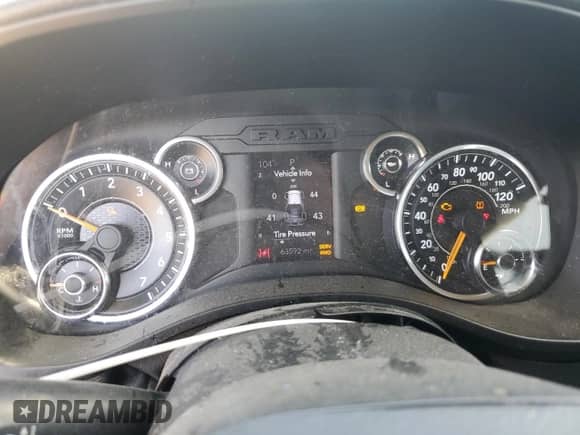 2020 Ram 1500 Big Horn z VIN 1C6SRFBT5LN190269, wystawiony jako Copart lot #62168495 z przebiegiem 63 592 mil mil oraz Szkoda całkowita • Salvage title. Historia ofert i sprzedaży dostępna na DreamBid. Obrazek 9.