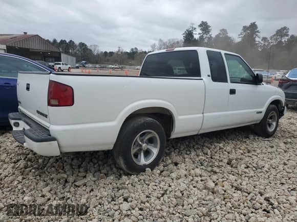 2003 Chevrolet S-10 LS with VIN 1GCCS19H038174971, listed as a Copart auction lot 47358425 with 149,419 mi miles and Salvage title. Bid and sale history available at DreamBid. Image 3.