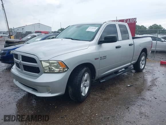 2013 Ram 1500 Express z VIN 1C6RR6FT3DS550361, wystawiony jako IAAI lot #42746546 z przebiegiem 152 760 mil mil oraz . Historia ofert i sprzedaży dostępna na DreamBid. Obrazek 2.