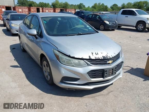2017 Chevrolet Cruze LS z VIN 1G1BC5SM0H7155883, wystawiony jako IAAI lot #43176697 z przebiegiem 139 279 mil mil oraz . Historia ofert i sprzedaży dostępna na DreamBid. Obrazek 1.