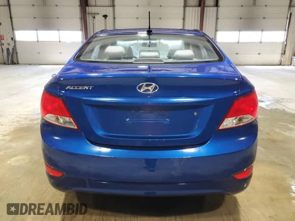 2016 Hyundai Accent SE z VIN KMHCT4AE0GU013951, wystawiony jako Copart lot #81224025 z przebiegiem 122 934 mil mil oraz Czysty tytuł • Clean title. Historia ofert i sprzedaży dostępna na DreamBid. Obrazek 6.