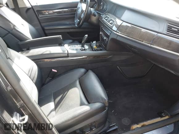 2012 BMW 7 Series 750Li xDrive с VIN WBAKC8C55CC436123, выставлен на аукционе IAAI как лот 41779443 с пробегом 126 618 миль миль и . История ставок и продаж доступна на DreamBid. Изображение 5.