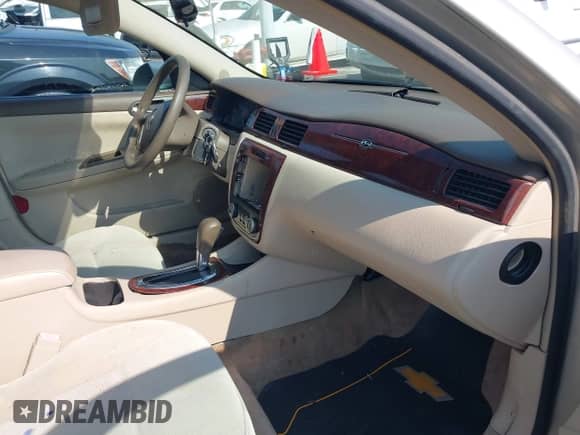 2008 Chevrolet Impala LT z VIN 2G1WT58K781278262, wystawiony jako IAAI lot #43214101 z przebiegiem 191 540 mil mil oraz . Historia ofert i sprzedaży dostępna na DreamBid. Obrazek 5.