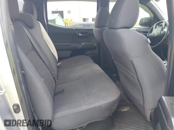 2017 Toyota Tacoma SR5 z VIN 5TFCZ5AN4HX073613, wystawiony jako IAAI lot #43504411 z przebiegiem 139 950 mil mil oraz . Historia ofert i sprzedaży dostępna na DreamBid. Obrazek 8.