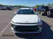 2025 Hyundai Sonata SEL z VIN KMHL64JA7SA486406, wystawiony jako IAAI lot #43503569 z przebiegiem 15 107 mil mil oraz . Historia ofert i sprzedaży dostępna na DreamBid. Obrazek 12.