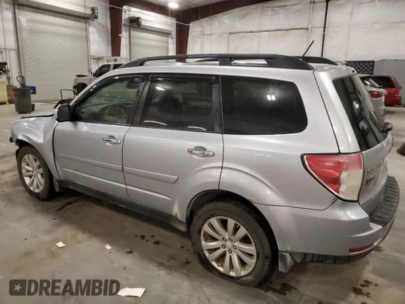 2013 Subaru Forester X Premium z VIN JF2SHACC8DH439548, wystawiony jako Copart lot #82358165 z przebiegiem 180 343 mil mil oraz Szkoda całkowita • Salvage title. Historia ofert i sprzedaży dostępna na DreamBid. Obrazek 2.