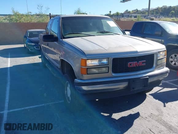 1998 GMC Sierra 1500 с VIN 2GTEC19M0W1533102, выставлен на аукционе IAAI как лот 42492913 с пробегом 300 337 миль миль и . История ставок и продаж доступна на DreamBid. Изображение 1.