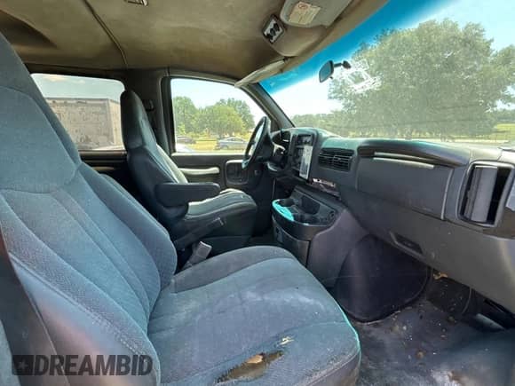 2002 Chevrolet Express с VIN 1GAHG39R921243538, выставлен на аукционе Copart как лот 55530615 с пробегом 512 936 миль миль и Чистый • Clean title. История ставок и продаж доступна на DreamBid. Изображение 5.