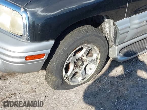 2001 Chevrolet Tracker LT with VIN 2CNBJ634316959811, listed as a IAAI auction lot 41521952 with 176,933 mi miles and . Bid and sale history available at DreamBid. Image 14.