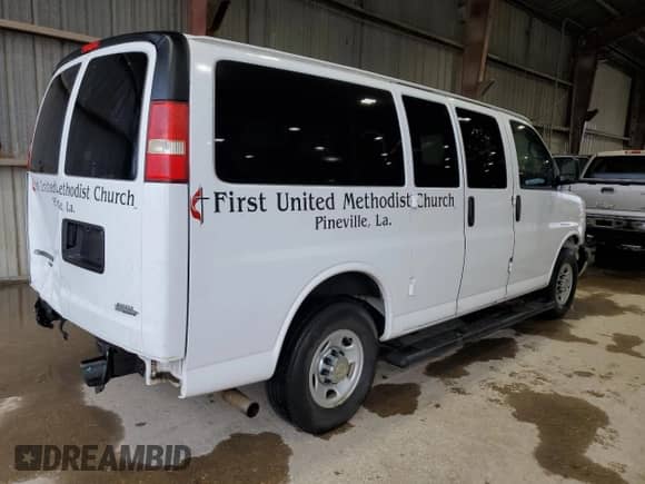 2015 Chevrolet Express Passenger LT with VIN 1GAWGRFFXF1177771, listed as a Copart auction lot 70890635 with 25,341 mi miles and Salvage title. Bid and sale history available at DreamBid. Image 3.