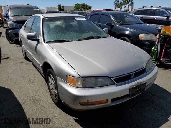 1997 Honda Accord Value с VIN 1HGCD5683VA171467, выставлен на аукционе Copart как лот 66351414 с пробегом 350 770 миль миль и Списание • Salvage title. История ставок и продаж доступна на DreamBid. Изображение 4.