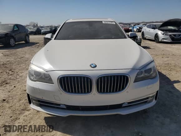2015 BMW 7 Series 740Li z VIN WBAYE4C54FD947298, wystawiony jako Copart lot #48323785 z przebiegiem 81 570 mil mil oraz Szkoda całkowita • Salvage title. Historia ofert i sprzedaży dostępna na DreamBid. Obrazek 5.