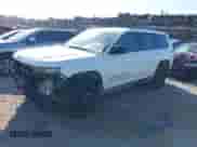 2025 Jeep Grand Cherokee Laredo X с VIN 1C4RJJAG1S8651809, выставлен на аукционе IAAI как лот 43281688 с пробегом 14 388 миль миль и . История ставок и продаж доступна на DreamBid. Изображение 2.