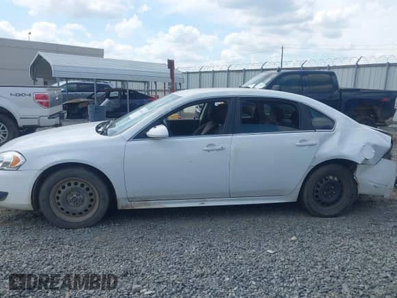 2012 Chevrolet Impala Police Police z VIN 2G1WD5E36C1310220, wystawiony jako IAAI lot #42166830 z przebiegiem 200 004 mil mil oraz . Historia ofert i sprzedaży dostępna na DreamBid. Obrazek 13.