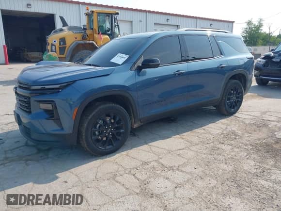 2025 Chevrolet Traverse AWD LT z VIN 1GNEVGRS9SJ235733, wystawiony jako IAAI lot #42464640 z przebiegiem 4 491 mil mil oraz . Historia ofert i sprzedaży dostępna na DreamBid. Obrazek 2.