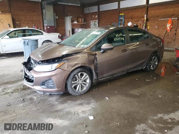 2019 Chevrolet Cruze LS с VIN 1G1BC5SMXK7118900, выставлен на аукционе Copart как лот 85510295 с пробегом 145 698 миль миль и Списание • Salvage title. История ставок и продаж доступна на DreamBid. Изображение 1.