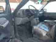 2002 Chevrolet Suburban Z71 с VIN 3GNFK16Z22G194004, выставлен на аукционе IAAI как лот 42548332 с пробегом Не указан миль и . История ставок и продаж доступна на DreamBid. Изображение 5.