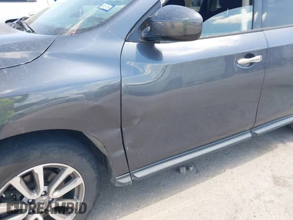 2014 Nissan Pathfinder S with VIN 5N1AR2MN3EC664158, listed as a IAAI auction lot 42239865 with 163,542 mi miles and . Bid and sale history available at DreamBid. Image 14.