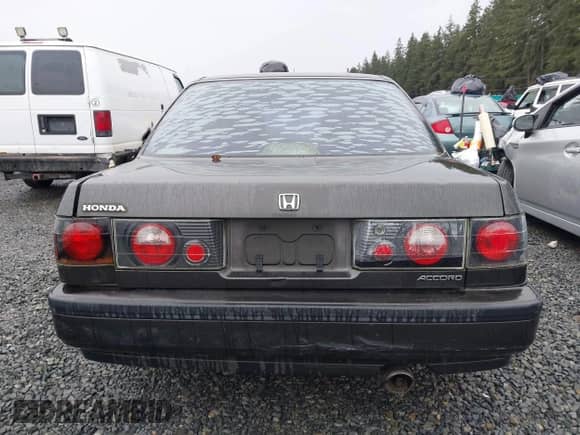 1990 Honda Accord LX z VIN JHMCB7658LC087442, wystawiony jako IAAI lot #41237681 z przebiegiem 215 972 mil mil oraz . Historia ofert i sprzedaży dostępna na DreamBid. Obrazek 15.