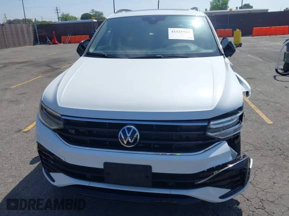 2024 Volkswagen Tiguan SE R-Line Black с VIN 3VVCB7AX7RM085619, выставлен на аукционе IAAI как лот 42325566 с пробегом 10 615 миль миль и . История ставок и продаж доступна на DreamBid. Изображение 12.