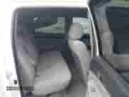 2007 Toyota Tacoma PreRunner z VIN 3TMKU72N57M013302, wystawiony jako IAAI lot #43089625 z przebiegiem 146 945 mil mil oraz . Historia ofert i sprzedaży dostępna na DreamBid. Obrazek 8.