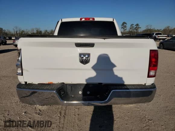 2022 Ram 1500 Tradesman z VIN 3C6RR6KG6NG210865, wystawiony jako Copart lot #49329985 z przebiegiem 58 805 mil mil oraz Szkoda całkowita • Salvage title. Historia ofert i sprzedaży dostępna na DreamBid. Obrazek 6.
