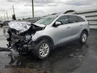 2019 Kia Sorento LX z VIN 5XYPG4A31KG509392, wystawiony jako Copart lot #86098325 z przebiegiem 119 440 mil mil oraz Nie do naprawy • Non repairable. Historia ofert i sprzedaży dostępna na DreamBid. Obrazek 1.