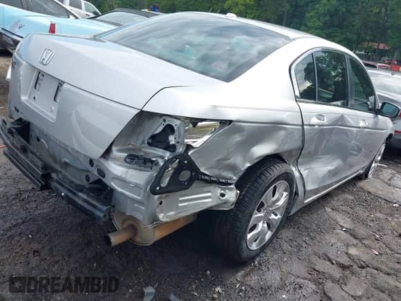 2008 Honda Accord EX-L с VIN JHMCP26818C012636, выставлен на аукционе IAAI как лот 42171692 с пробегом 183 907 миль миль и . История ставок и продаж доступна на DreamBid. Изображение 4.