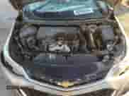 2018 Chevrolet Cruze LT z VIN 3G1BH6SE3JS636492, wystawiony jako Copart lot #80988884 z przebiegiem Nie podano mil oraz Szkoda całkowita • Salvage title. Historia ofert i sprzedaży dostępna na DreamBid. Obrazek 12.