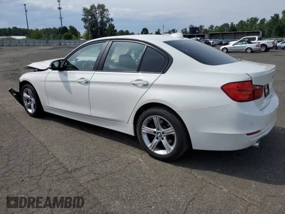 2014 BMW 3 Series 320i xDrive с VIN WBA3C3C56EP661508, выставлен на аукционе Copart как лот 62103985 с пробегом Не указан миль и Списание • Salvage title. История ставок и продаж доступна на DreamBid. Изображение 2.