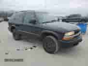 2003 Chevrolet Blazer LS z VIN 1GNCS18X13K164498, wystawiony jako Copart lot #44056435 z przebiegiem 203 903 mil mil oraz Czysty tytuł • Clean title. Historia ofert i sprzedaży dostępna na DreamBid. Obrazek 4.