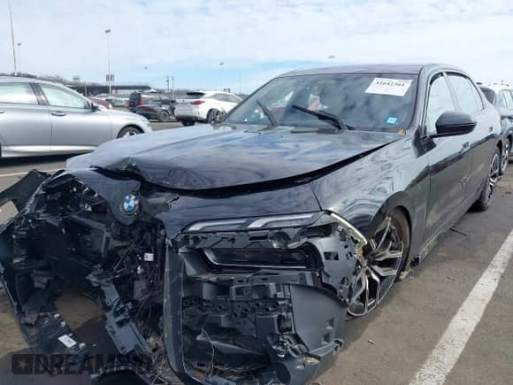 2024 BMW 7 Series 760i xDrive with VIN WBA33EJ07RCR15937, listed as a IAAI auction lot 41642361 with 19,368 mi miles and . Bid and sale history available at DreamBid. Image 2.