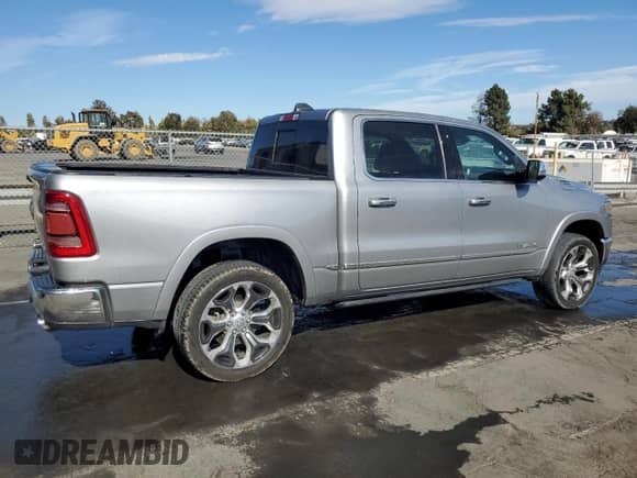 2022 Ram 1500 Limited z VIN 1C6SRFHT3NN209430, wystawiony jako Copart lot #71278135 z przebiegiem 30 062 mil mil oraz Czysty tytuł • Clean title. Historia ofert i sprzedaży dostępna na DreamBid. Obrazek 3.