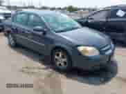 2009 Chevrolet Cobalt 1LT z VIN 1G1AT58H997258081, wystawiony jako IAAI lot #42998412 z przebiegiem 135 585 mil mil oraz . Historia ofert i sprzedaży dostępna na DreamBid. Obrazek 1.