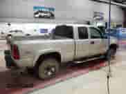 2004 Chevrolet Silverado 2500HD LT z VIN 1GCHK29G84E401927, wystawiony jako Copart lot #87168474 z przebiegiem 137 414 mil mil oraz Szkoda całkowita • Salvage title. Historia ofert i sprzedaży dostępna na DreamBid. Obrazek 3.