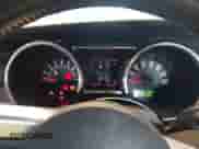 2007 Ford Mustang GT Deluxe z VIN 1ZVHT82H375269051, wystawiony jako IAAI lot #43065551 z przebiegiem 94 434 mil mil oraz . Historia ofert i sprzedaży dostępna na DreamBid. Obrazek 7.