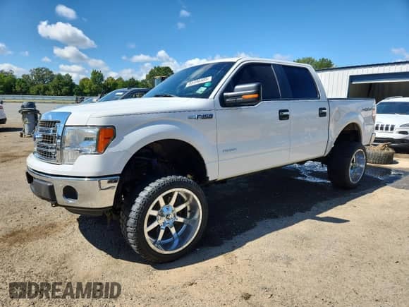 2013 Ford F-150 Lariat with VIN 1FTFW1ET9DKG40123, listed as a Copart auction lot 85496405 with 212,562 mi miles and Salvage title. Bid and sale history available at DreamBid. Image 1.