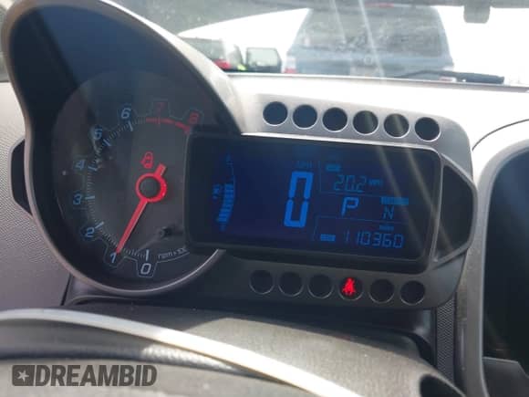 2013 Chevrolet Sonic LT с VIN 1G1JC6SH3D4196119, выставлен на аукционе IAAI как лот 41867032 с пробегом 110 360 миль миль и . История ставок и продаж доступна на DreamBid. Изображение 7.