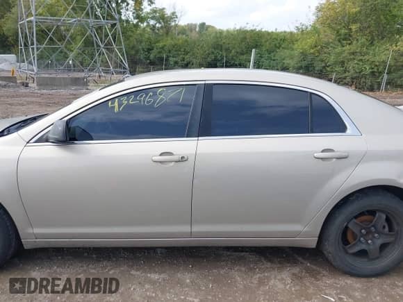2010 Chevrolet Malibu 1FL z VIN 1G1ZA5E08AF290201, wystawiony jako IAAI lot #43296871 z przebiegiem 184 511 mil mil oraz . Historia ofert i sprzedaży dostępna na DreamBid. Obrazek 14.