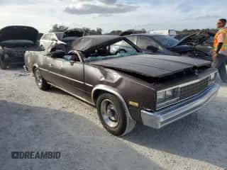 1985 Chevrolet El Camino z VIN 3GCCW80H6FS907000, wystawiony jako Copart lot #77158584 z przebiegiem 65 054 mil mil oraz Szkoda całkowita • Salvage title. Historia ofert i sprzedaży dostępna na DreamBid. Obrazek 4.