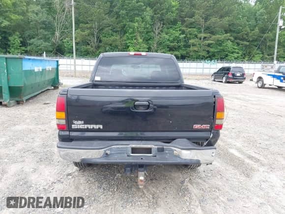 2005 GMC Sierra 1500 SLE z VIN 2GTEC13T751127218, wystawiony jako IAAI lot #42508206 z przebiegiem 222 602 mil mil oraz . Historia ofert i sprzedaży dostępna na DreamBid. Obrazek 17.