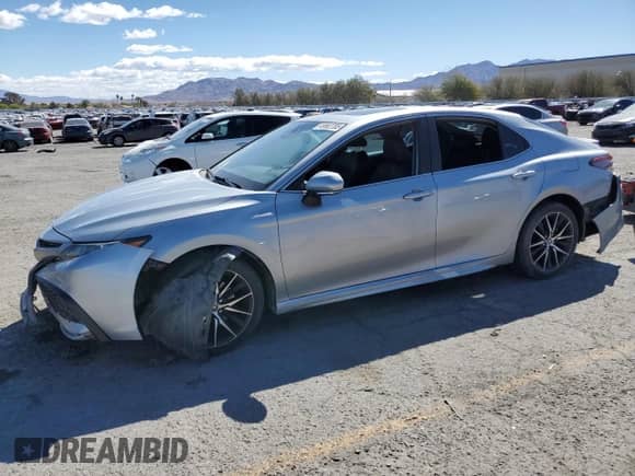 2021 Toyota Camry SE z VIN 4T1S11AK4MU578060, wystawiony jako Copart lot #49662785 z przebiegiem 42 427 mil mil oraz Szkoda całkowita • Salvage title. Historia ofert i sprzedaży dostępna na DreamBid. Obrazek 1.