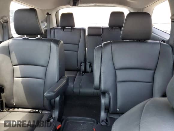 2022 Honda Pilot Touring 7-Passenger z VIN 5FNYF6H62NB057161, wystawiony jako Copart lot #56423864 z przebiegiem Nie podano mil oraz Szkoda całkowita • Salvage title. Historia ofert i sprzedaży dostępna na DreamBid. Obrazek 10.