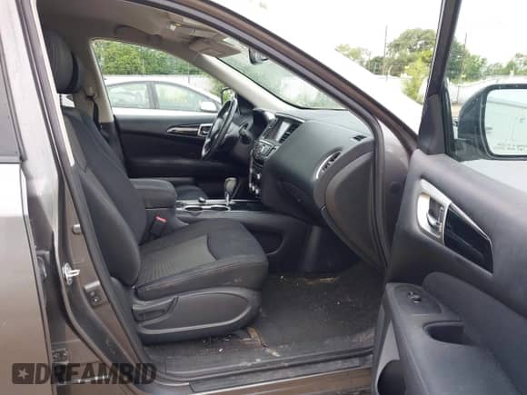 2017 Nissan Pathfinder Platinum z VIN 5N1DR2MN0HC672123, wystawiony jako IAAI lot #42747557 z przebiegiem 136 728 mil mil oraz . Historia ofert i sprzedaży dostępna na DreamBid. Obrazek 5.