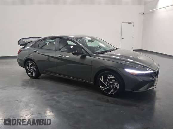 2025 Hyundai Elantra SEL Sport z VIN KMHLM4DJ1SU171228, wystawiony jako Copart lot #87245465 z przebiegiem 2 815 mil mil oraz Czysty tytuł • Clean title. Historia ofert i sprzedaży dostępna na DreamBid. Obrazek 4.