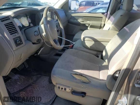 2007 Dodge 1500 SLT z VIN 3D7KR19D67G825885, wystawiony jako Copart lot #46175865 z przebiegiem 167 971 mil mil oraz Szkoda całkowita • Salvage title. Historia ofert i sprzedaży dostępna na DreamBid. Obrazek 7.