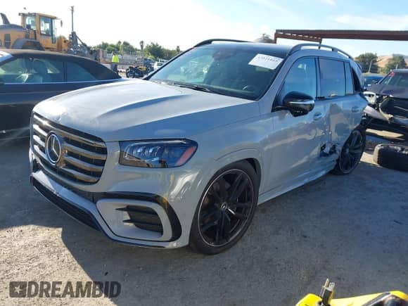 2025 Mercedes-Benz GLS 450 z VIN 4JGFF5KE0SB316127, wystawiony jako IAAI lot #43021015 z przebiegiem 7 338 mil mil oraz . Historia ofert i sprzedaży dostępna na DreamBid. Obrazek 18.